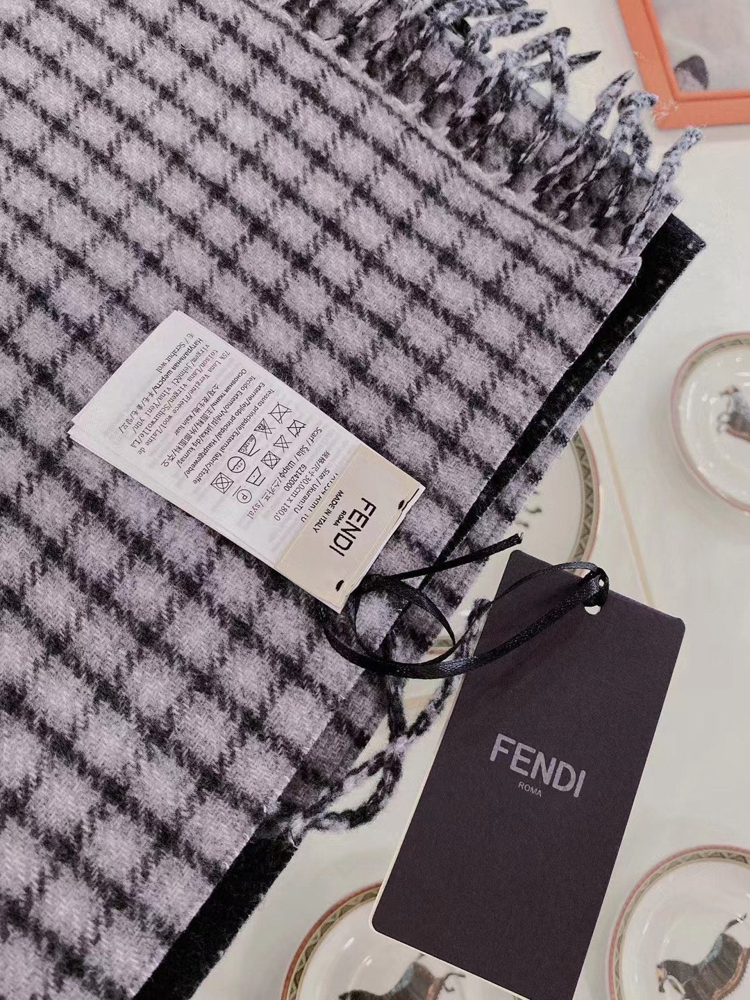 High Quality FEI Scarf 010