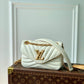 M20685 New Wave 21cm COWHIDE REAL LEATHER milk white