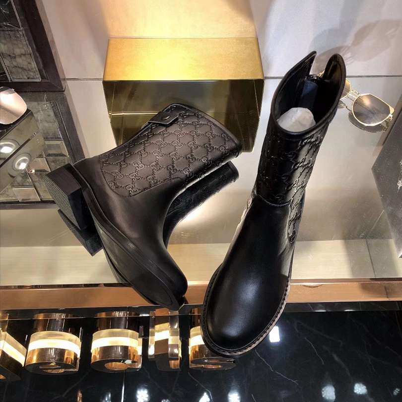 GUCCI WOMEN'S GUCCISSIMA SHORT ZIP BOOTS BLACK
