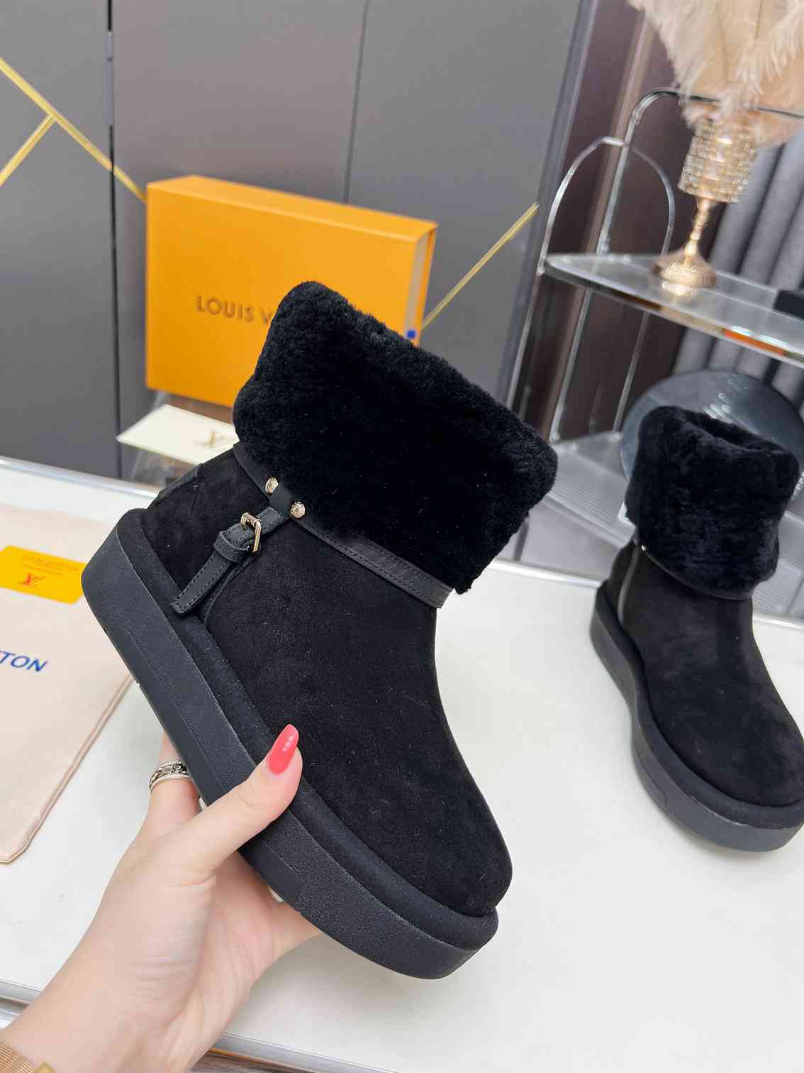 LV ASPEN PLATFORM ANKLE BOOT BLACK 1AC78O