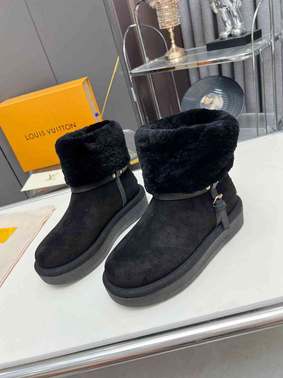 LV ASPEN PLATFORM ANKLE BOOT BLACK 1AC78O