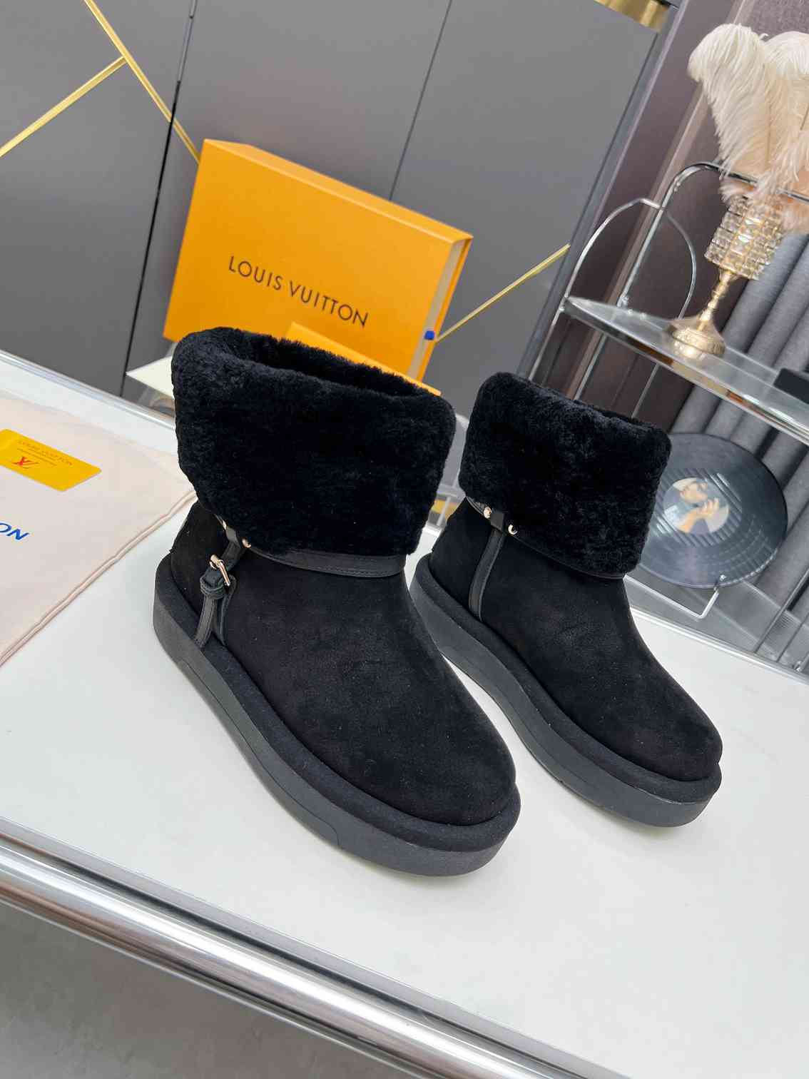 LV ASPEN PLATFORM ANKLE BOOT BLACK 1AC78O