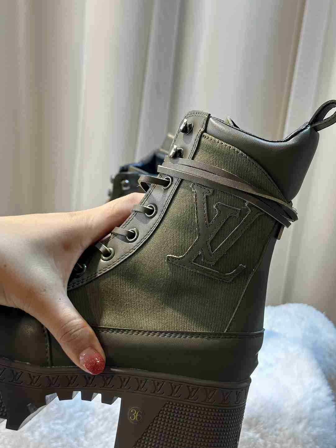 LV LAUREATE PLATFORM DESERT BOOT KAKI GREEN 1AC7S9