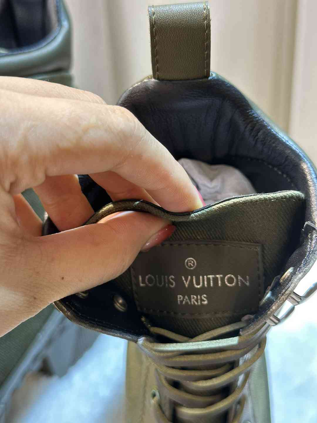 LV LAUREATE PLATFORM DESERT BOOT KAKI GREEN 1AC7S9