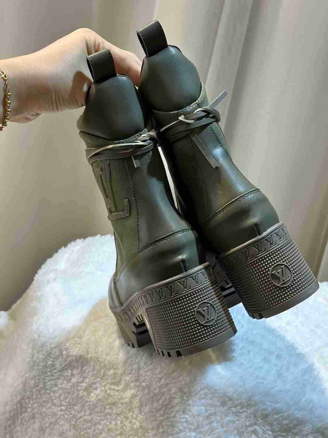 LV LAUREATE PLATFORM DESERT BOOT KAKI GREEN 1AC7S9