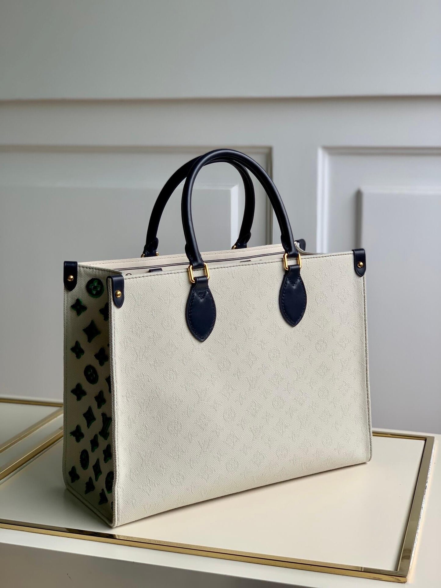 M20815 ONTHEGO TOTE BAG EMBROIDERED AND LEATHER TRIM SMALL 35 BLACK GREEN