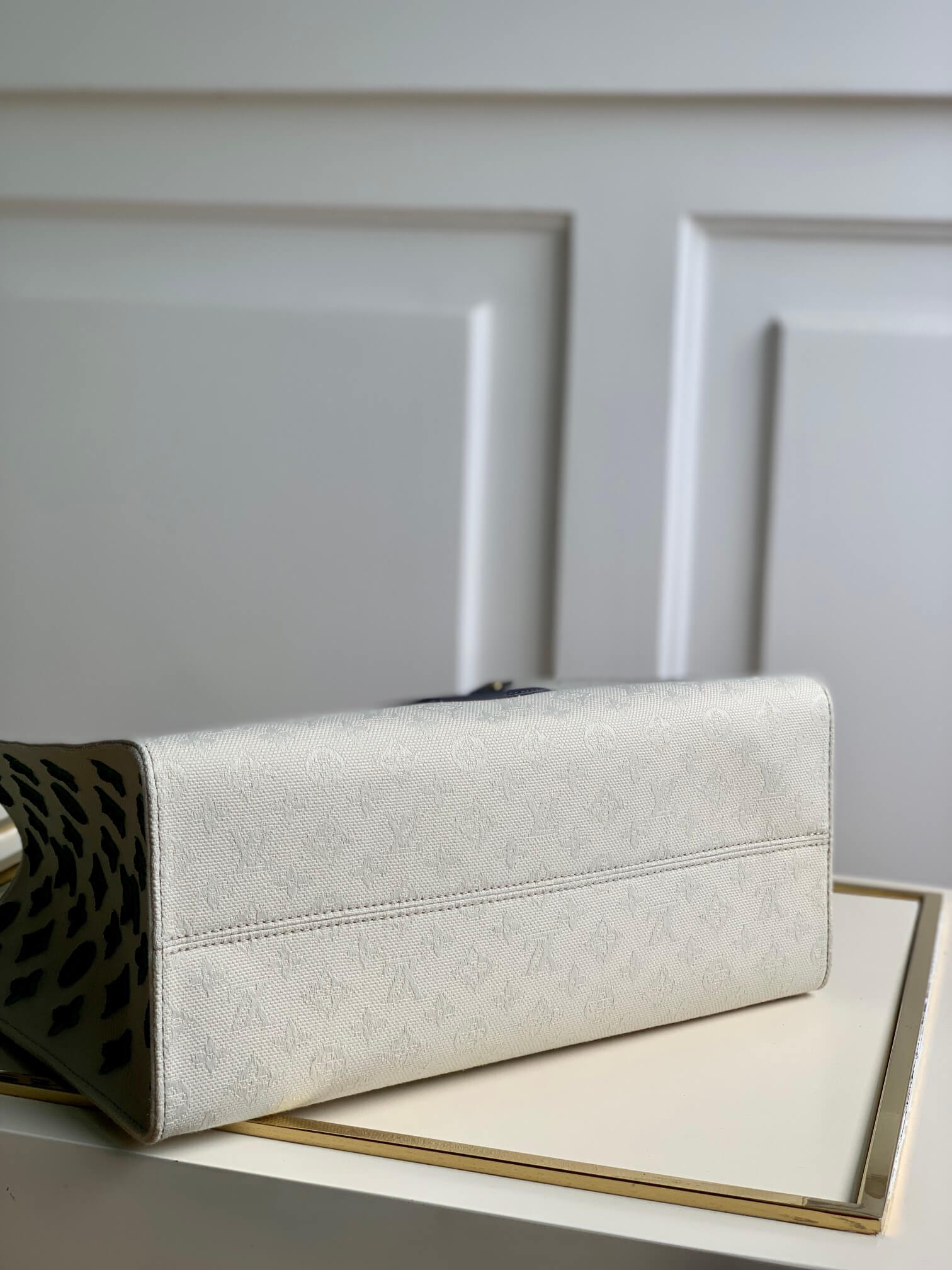 M20815 ONTHEGO TOTE BAG EMBROIDERED AND LEATHER TRIM SMALL 35 BLACK GREEN