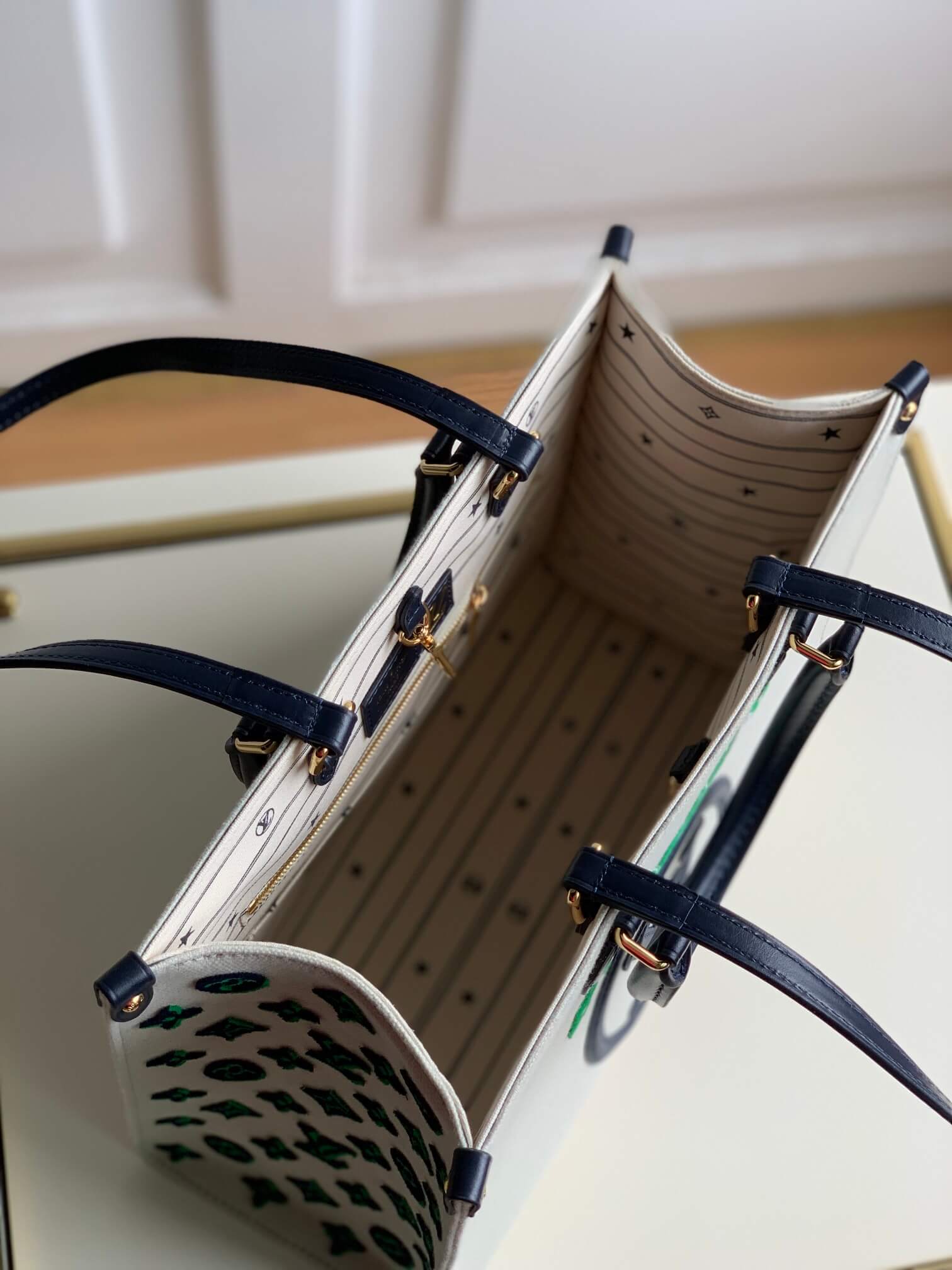 M20815 ONTHEGO TOTE BAG EMBROIDERED AND LEATHER TRIM SMALL 35 BLACK GREEN