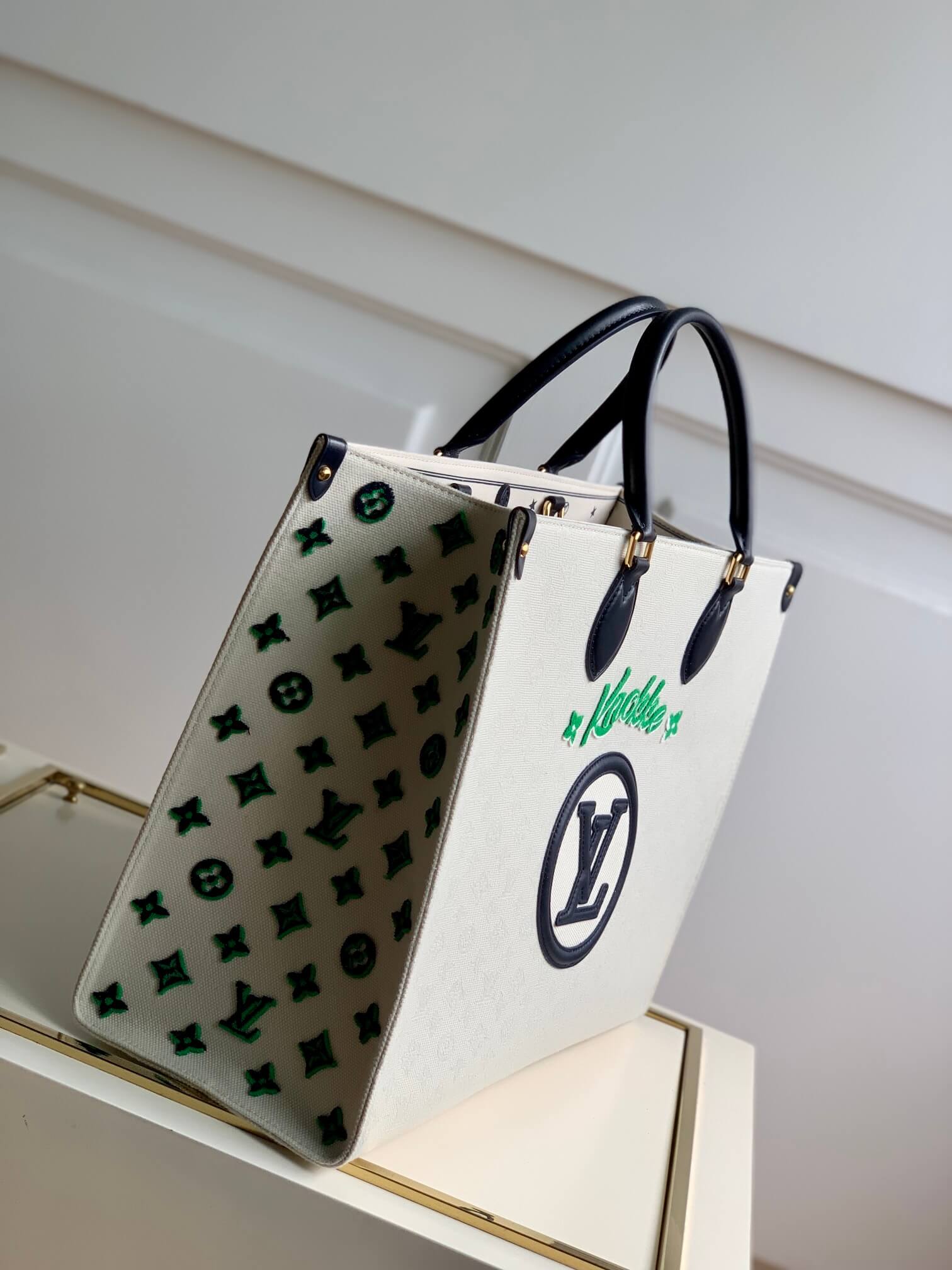 M20815 ONTHEGO TOTE BAG EMBROIDERED AND LEATHER TRIM SMALL 35 BLACK GREEN