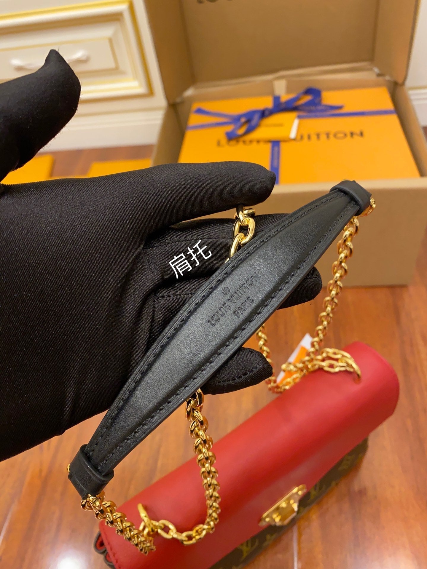 M43713 chian sling bag red monogram real leather