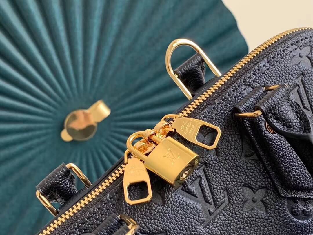 M44866 shoulder bag Handbag calfskin black Small size