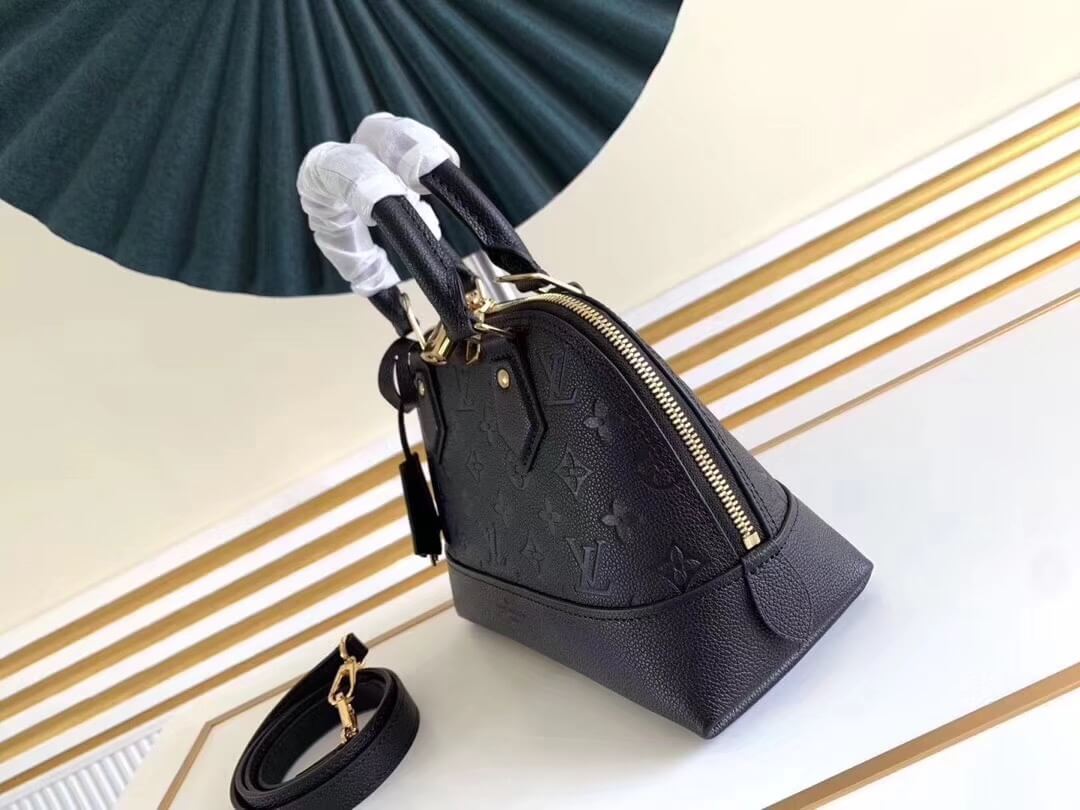 M44866 shoulder bag Handbag calfskin black Small size