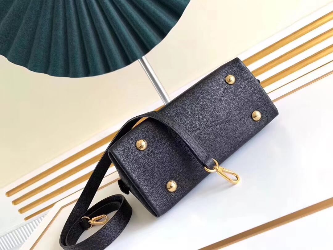 M44866 shoulder bag Handbag calfskin black Small size