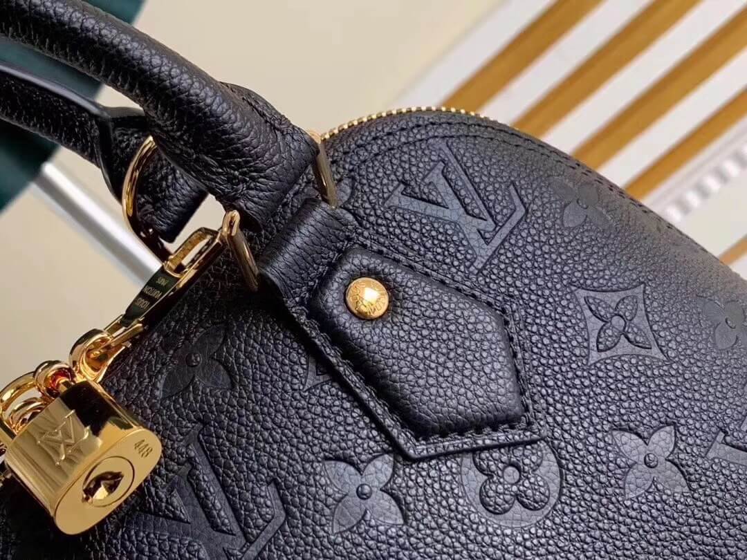 M44866 shoulder bag Handbag calfskin black Small size