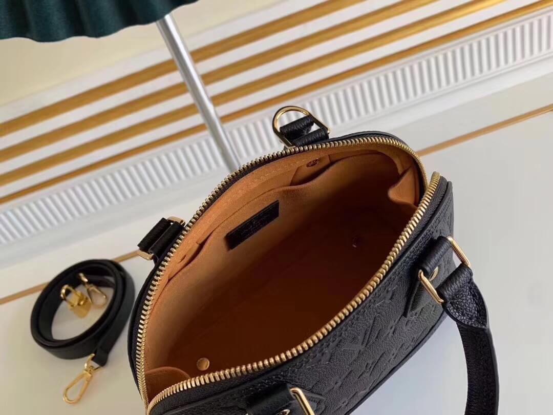 M44866 shoulder bag Handbag calfskin black Small size