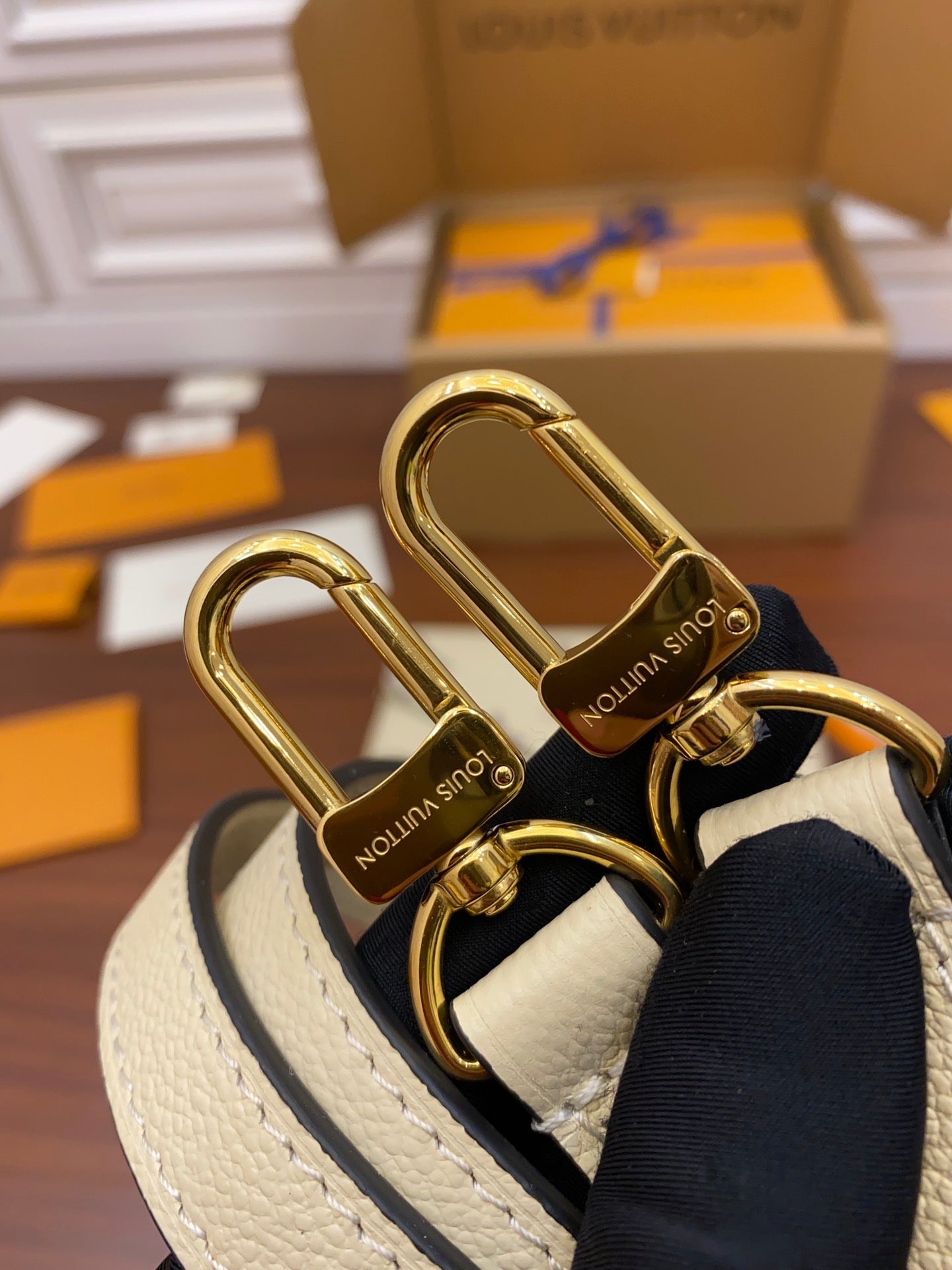 M45596 POCHETTE MÉTIS SHOULDER CROSS BODY BAGS WHITE 25cm