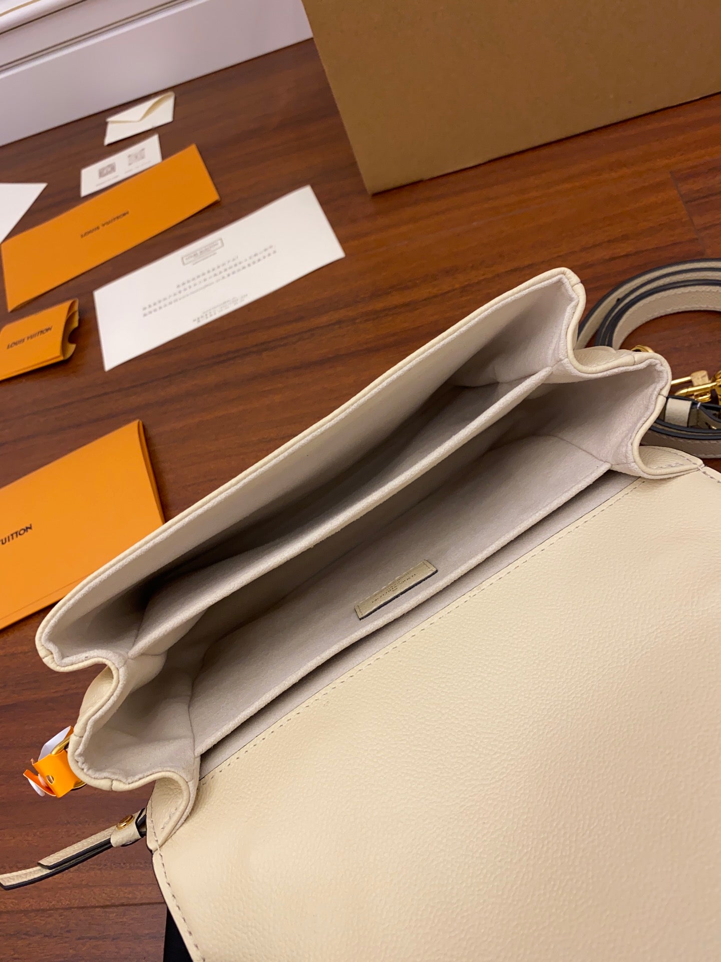 M45596 POCHETTE MÉTIS SHOULDER CROSS BODY BAGS WHITE 25cm