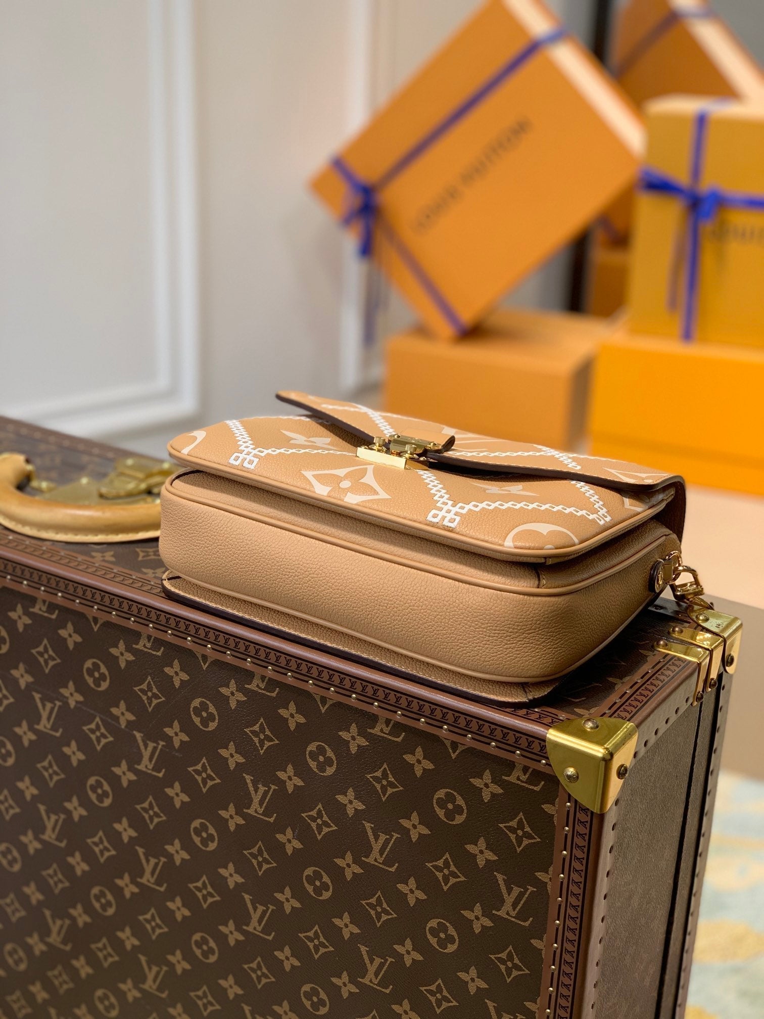 M46018 POCHETTE MÉTIS Arizona yellow shoulder bag Monogram Empreinte