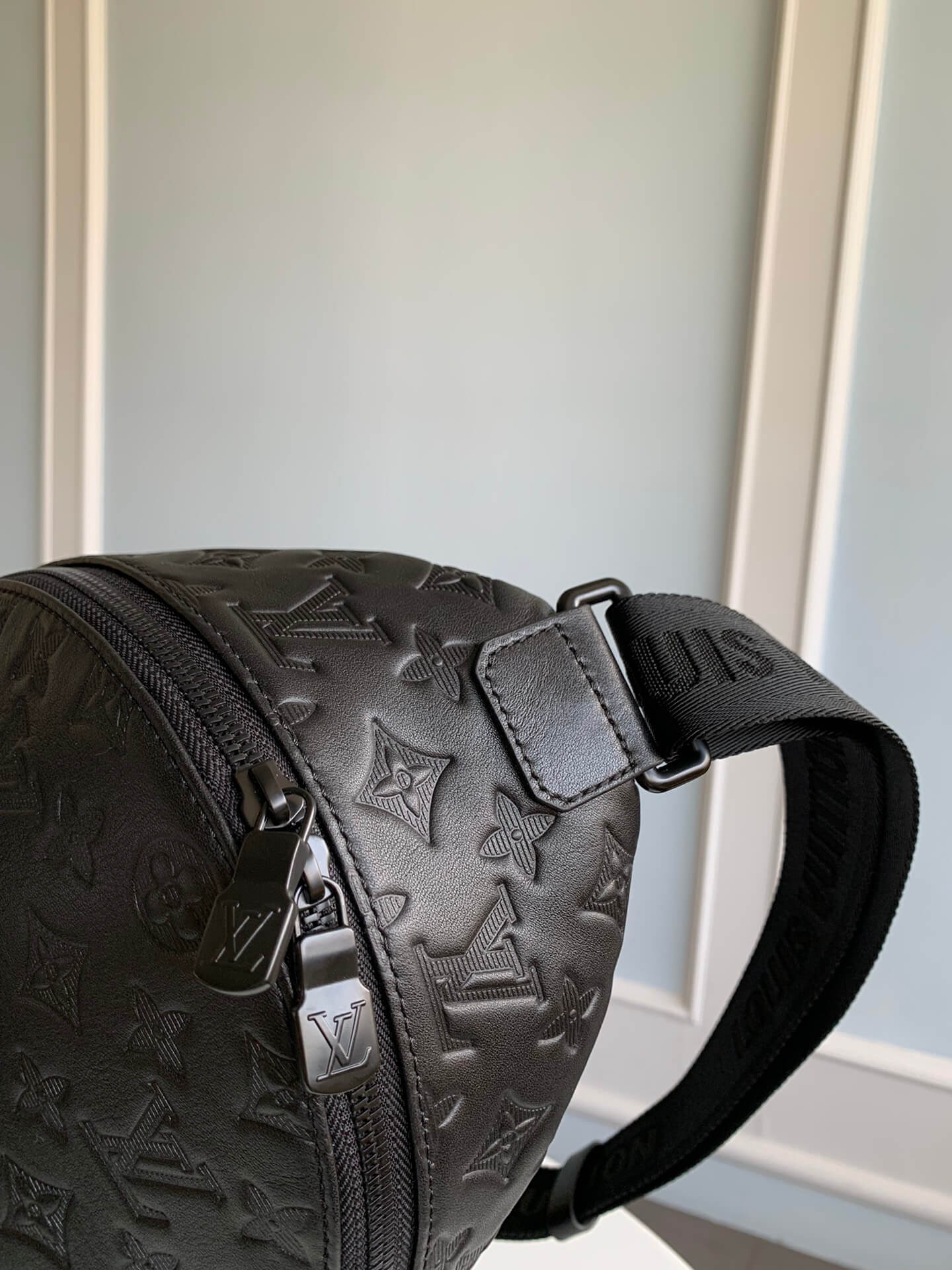 M46107 RACER Monogram Shadow chest bag black calfskin Men's bag bumbag