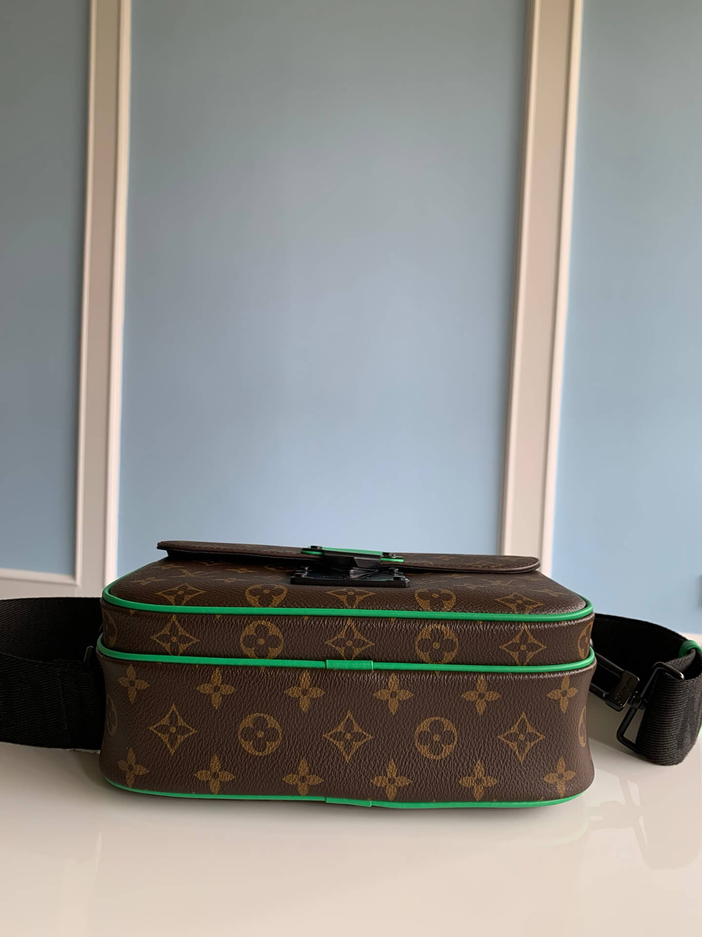 M46246 S LOCK MESSENGER Monogram Macassar green man bag Sac Plat shoulder bag