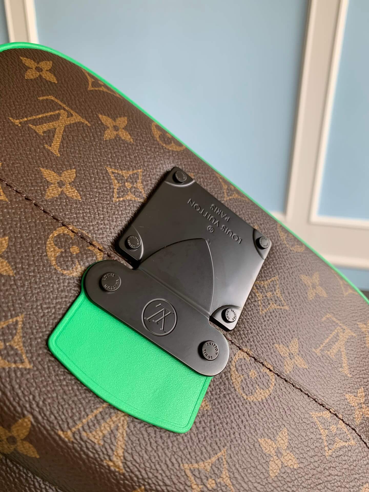 M46246 S LOCK MESSENGER Monogram Macassar green man bag Sac Plat shoulder bag