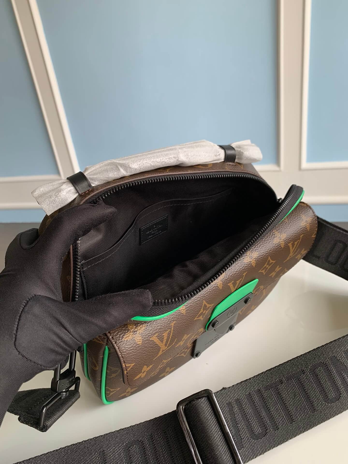 M46246 S LOCK MESSENGER Monogram Macassar green man bag Sac Plat shoulder bag