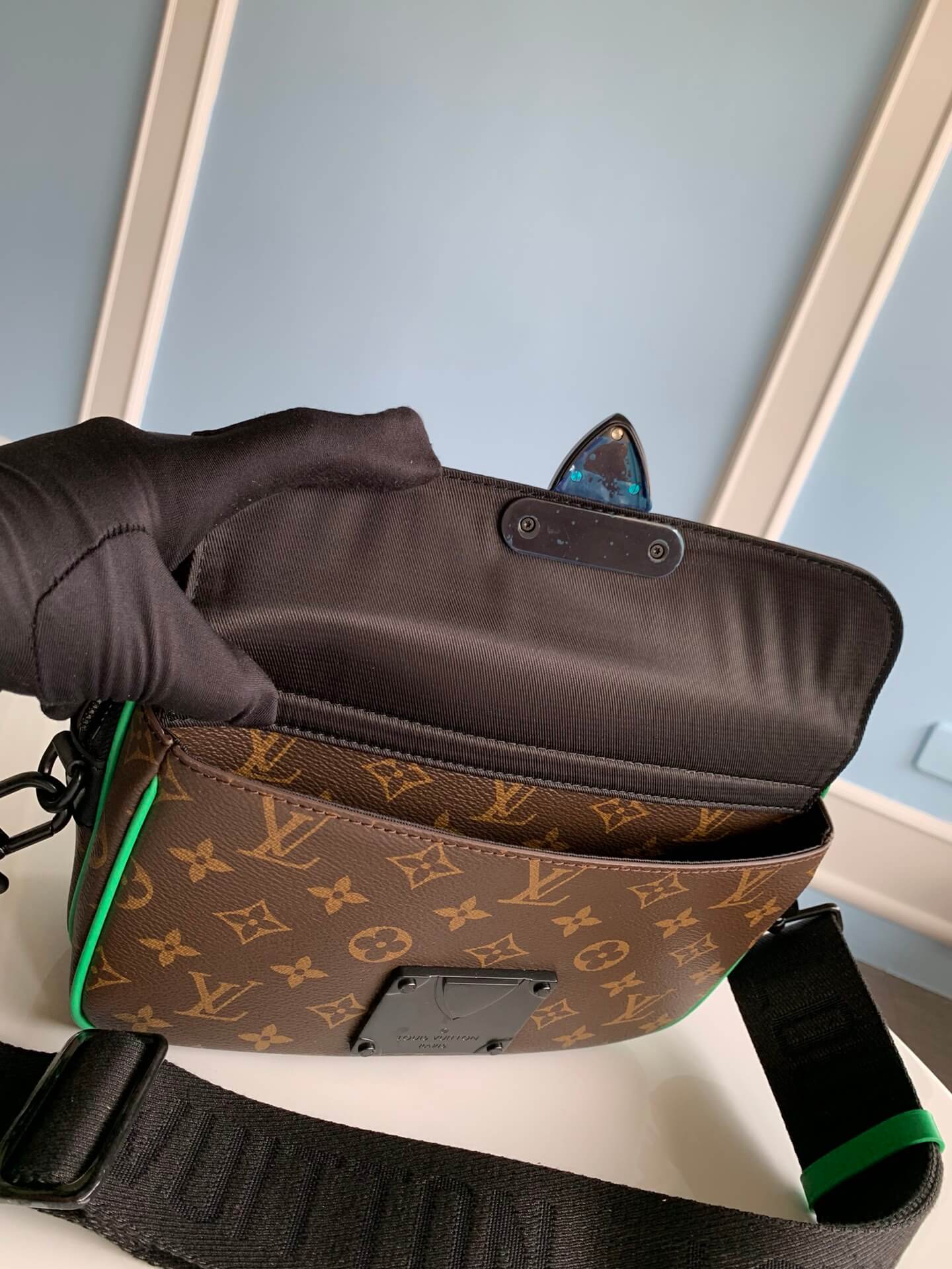 M46246 S LOCK MESSENGER Monogram Macassar green man bag Sac Plat shoulder bag