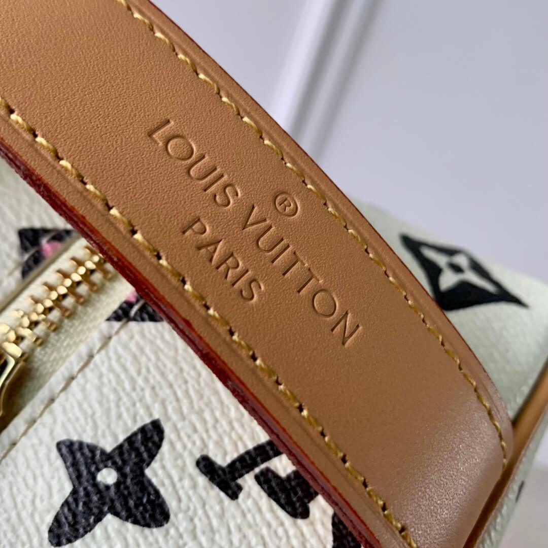 M47069 Locker Dopp Kit Monogram Makeup bag white