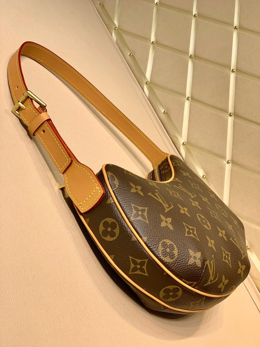 M51510 POCHETTE CROISSANT brown monogram 26cm subaxillary bag