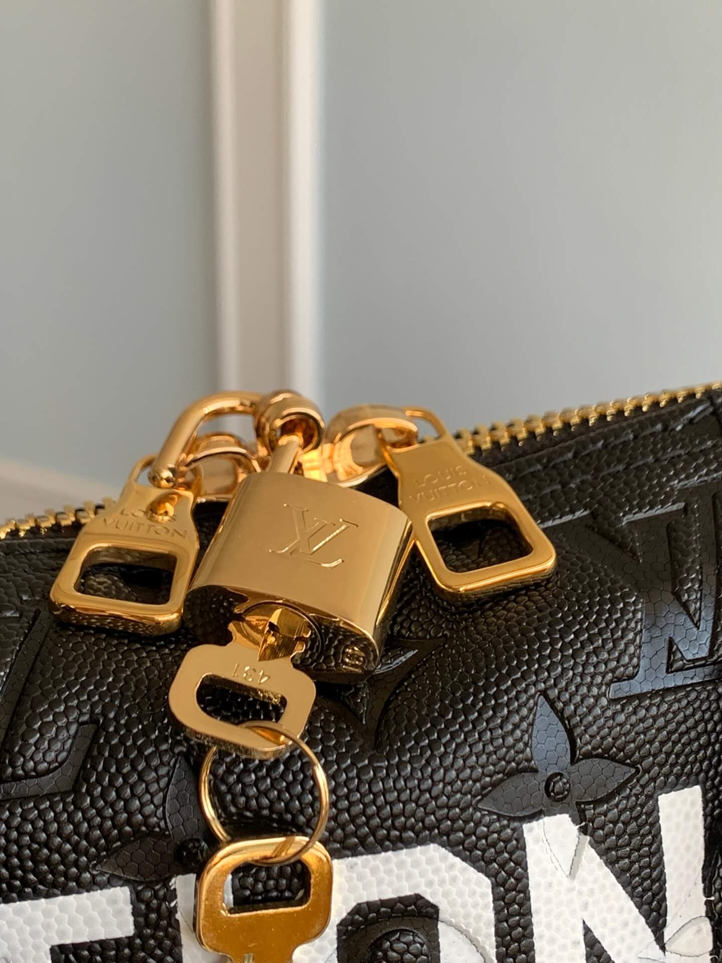 M58516 Keepall Bandoulière 55 Tuffetage Handbag cross body bags shoulder bag black calfskin Monogram