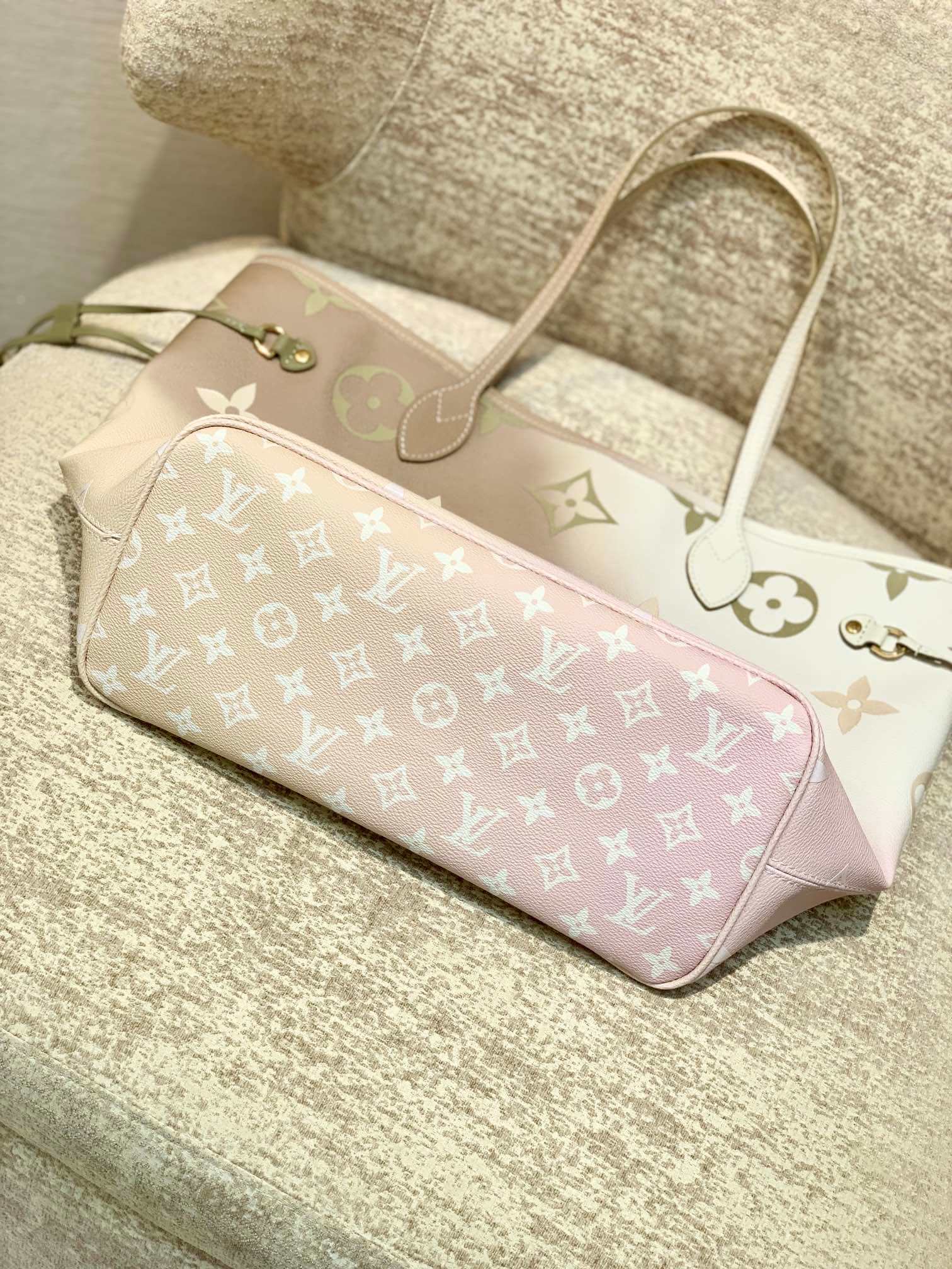 M59859 Neverfull Monogram light pink apricot 31cm