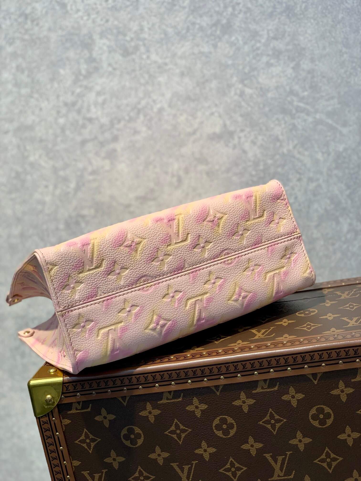 M46168 OnTheGo PM 9.8inches PINK Monogram Empreinte Monogram Giant