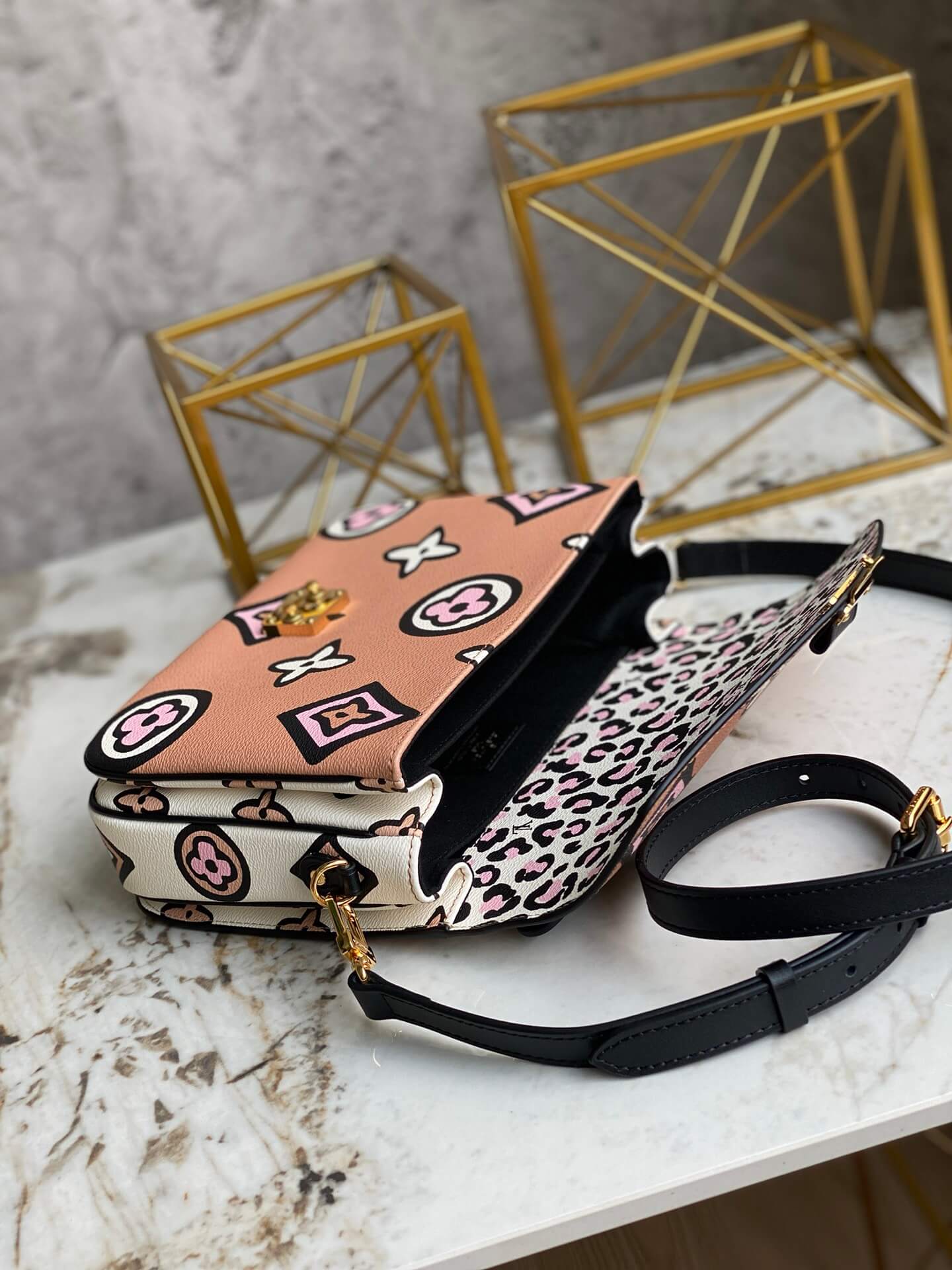 M45823 POCHETTE MÉTIS Arizona Beige Monogram coated canvas