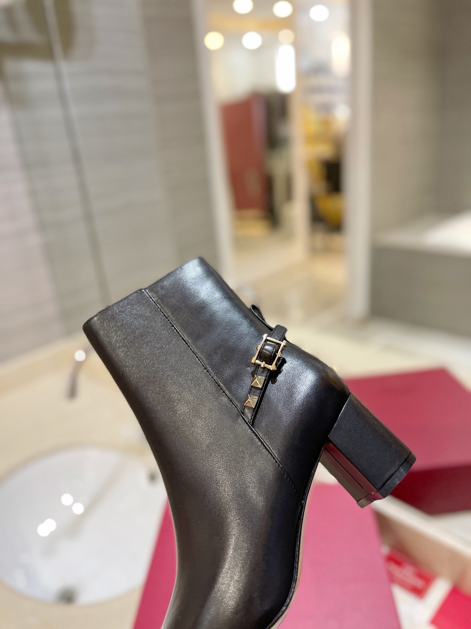VALENTINO GARAVANI ROCKSTUD NAPPA ANKLE BOOT BLACK 1W2S0FH5NAP 0NO