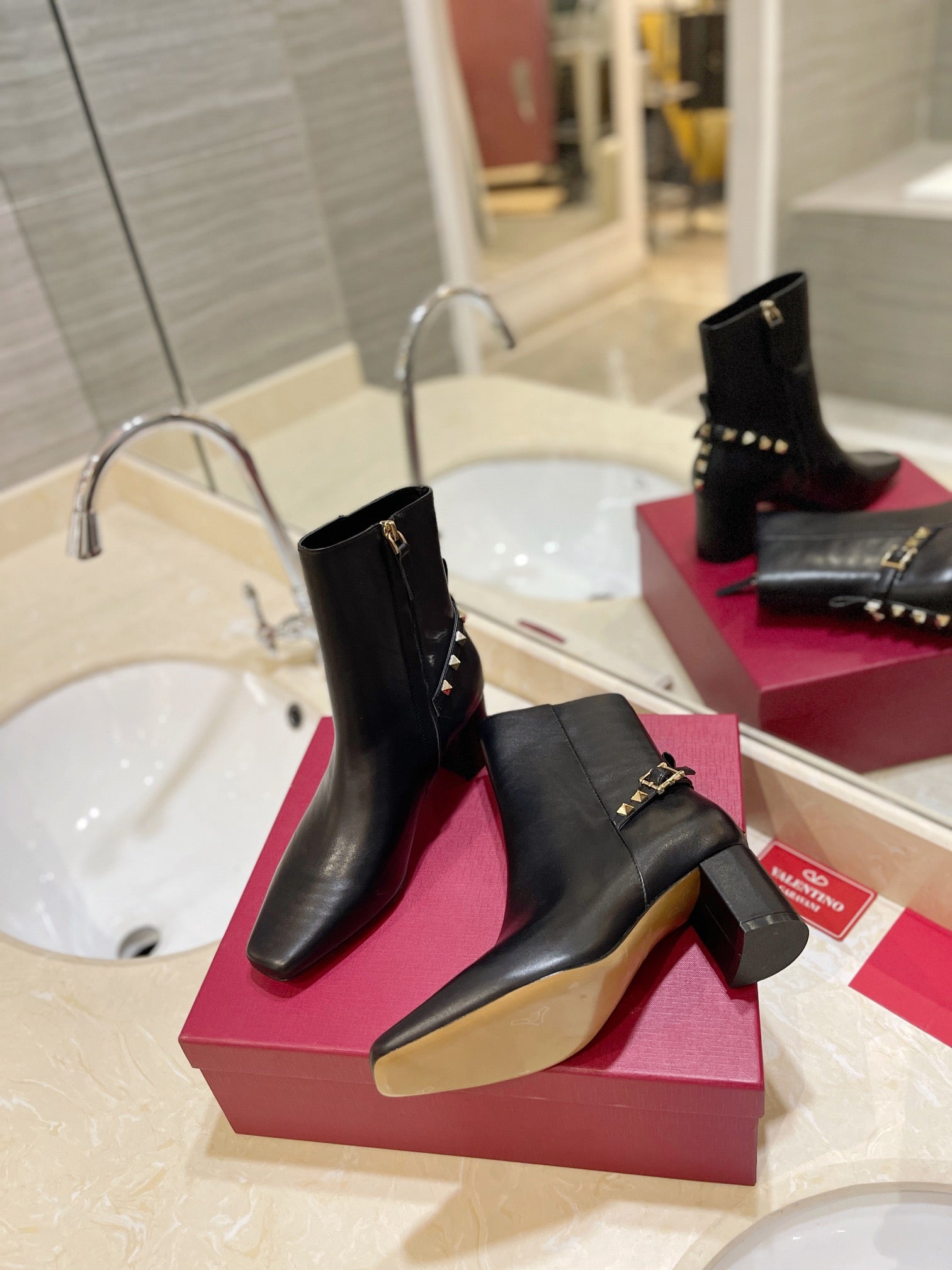 VALENTINO GARAVANI ROCKSTUD NAPPA ANKLE BOOT BLACK 1W2S0FH5NAP 0NO
