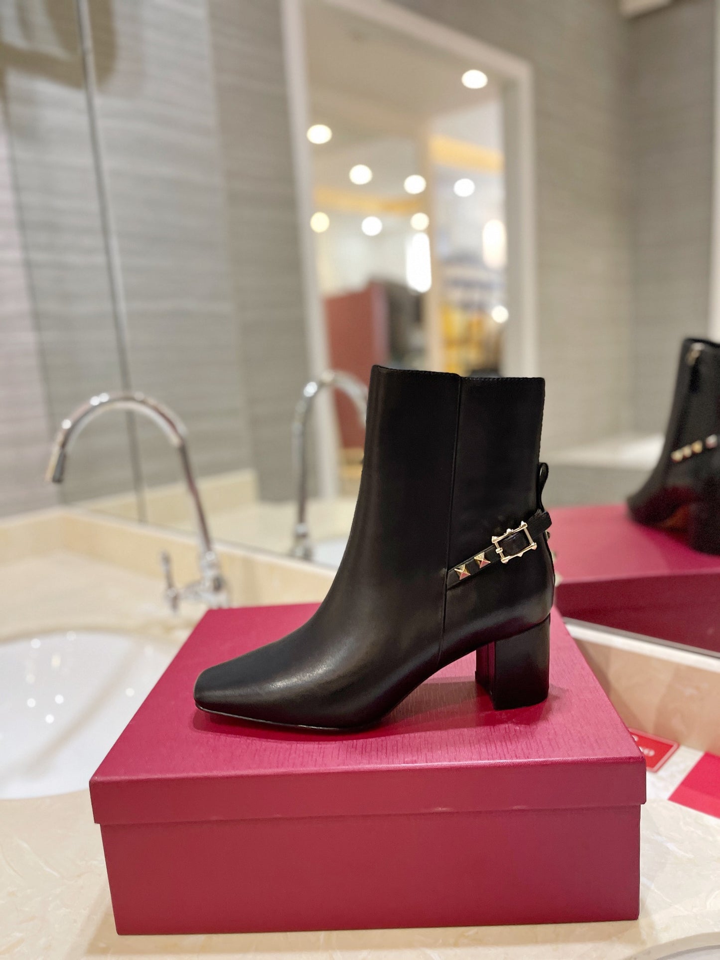 VALENTINO GARAVANI ROCKSTUD NAPPA ANKLE BOOT BLACK 1W2S0FH5NAP 0NO