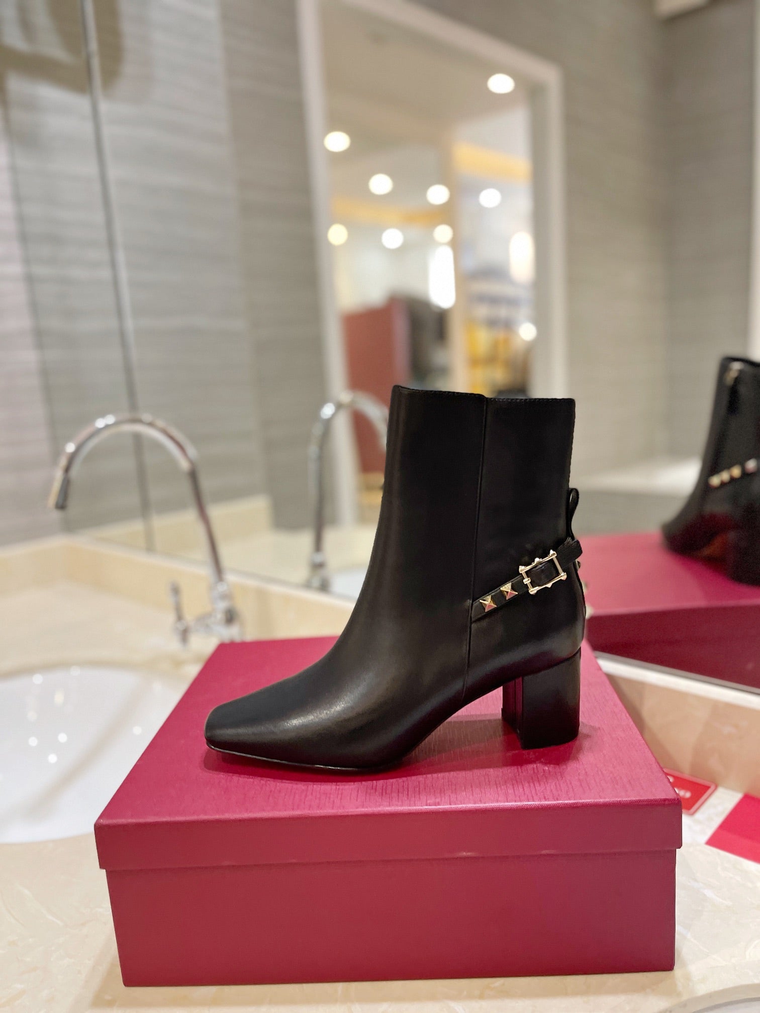 VALENTINO GARAVANI ROCKSTUD NAPPA ANKLE BOOT BLACK 1W2S0FH5NAP 0NO