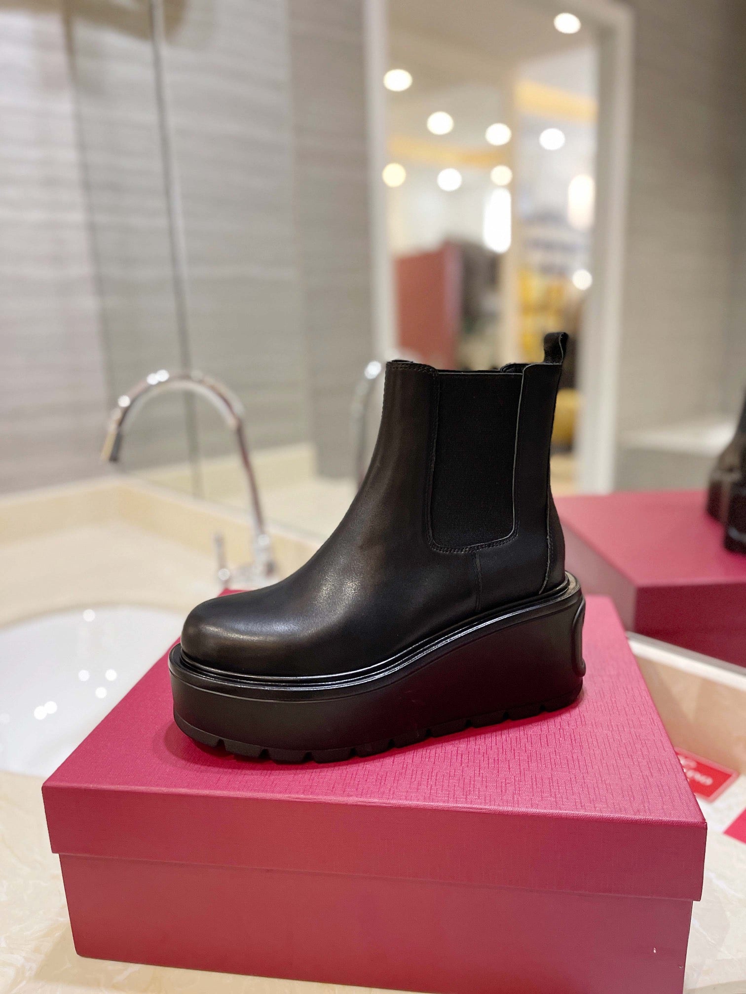 VALENTINO GARAVANI UNIQUEFORM V LOGO LEATHER PLATFORM BOOTS BLACK