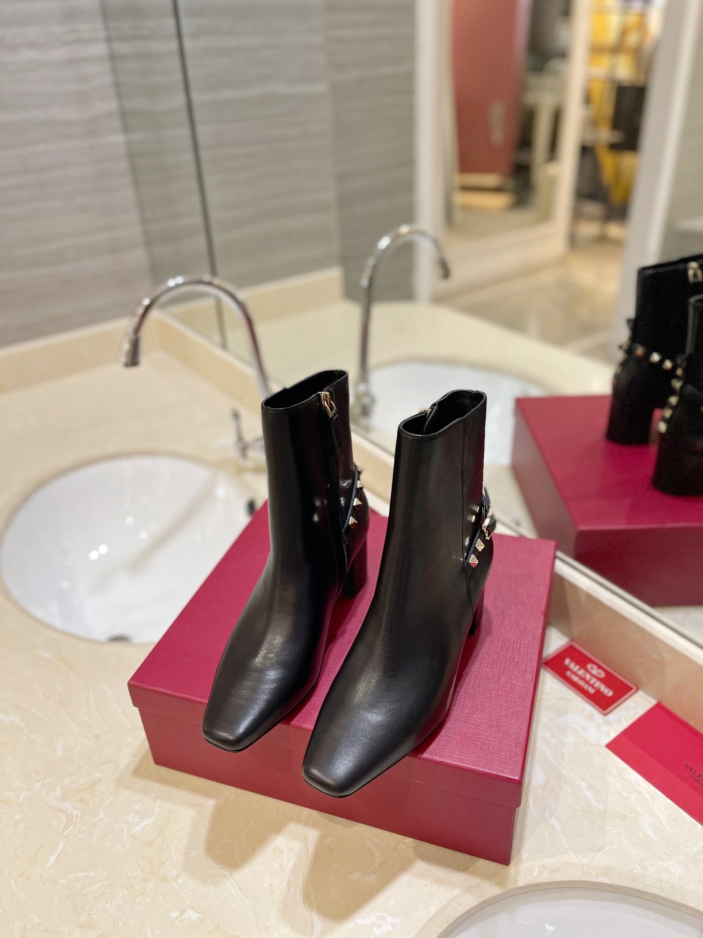 VALENTINO GARAVANI ROCKSTUD NAPPA ANKLE BOOT BLACK 1W2S0FH5NAP 0NO