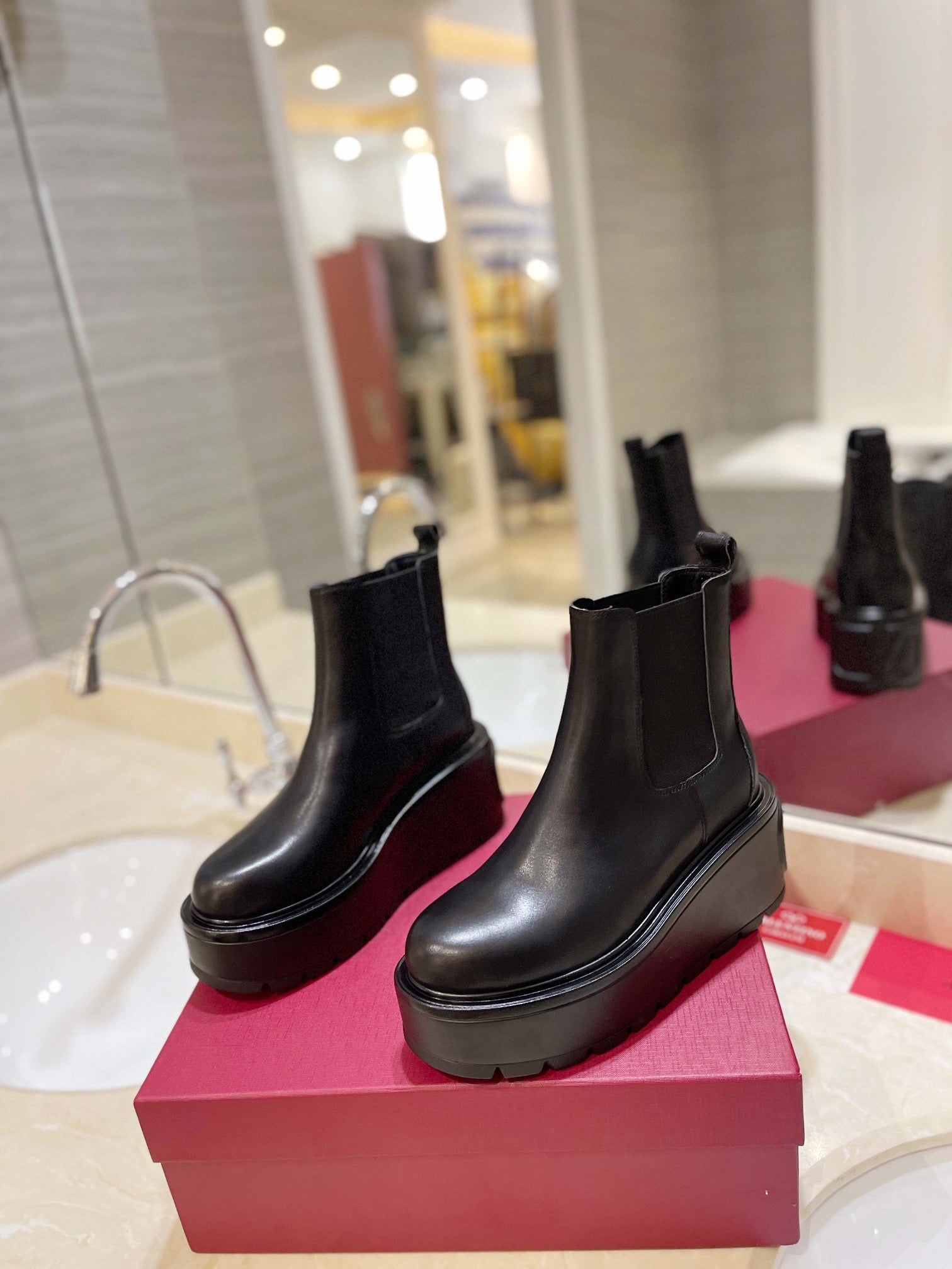 VALENTINO GARAVANI UNIQUEFORM V LOGO LEATHER PLATFORM BOOTS BLACK
