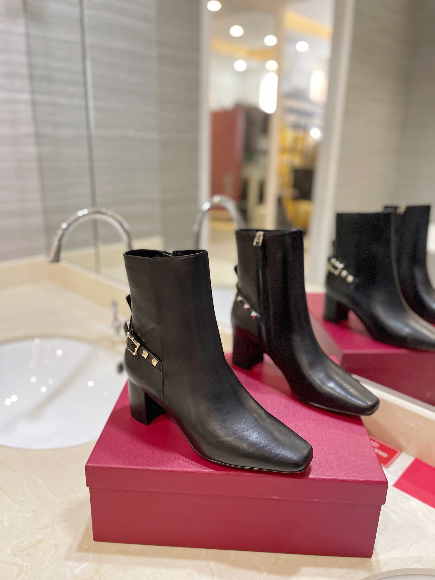 VALENTINO GARAVANI ROCKSTUD NAPPA ANKLE BOOT BLACK 1W2S0FH5NAP 0NO