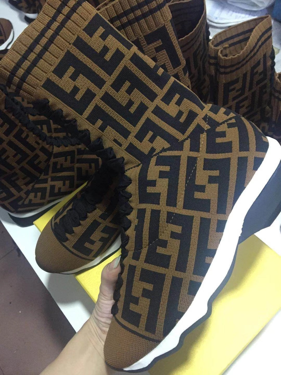 Luxury Shoes - FED - 688