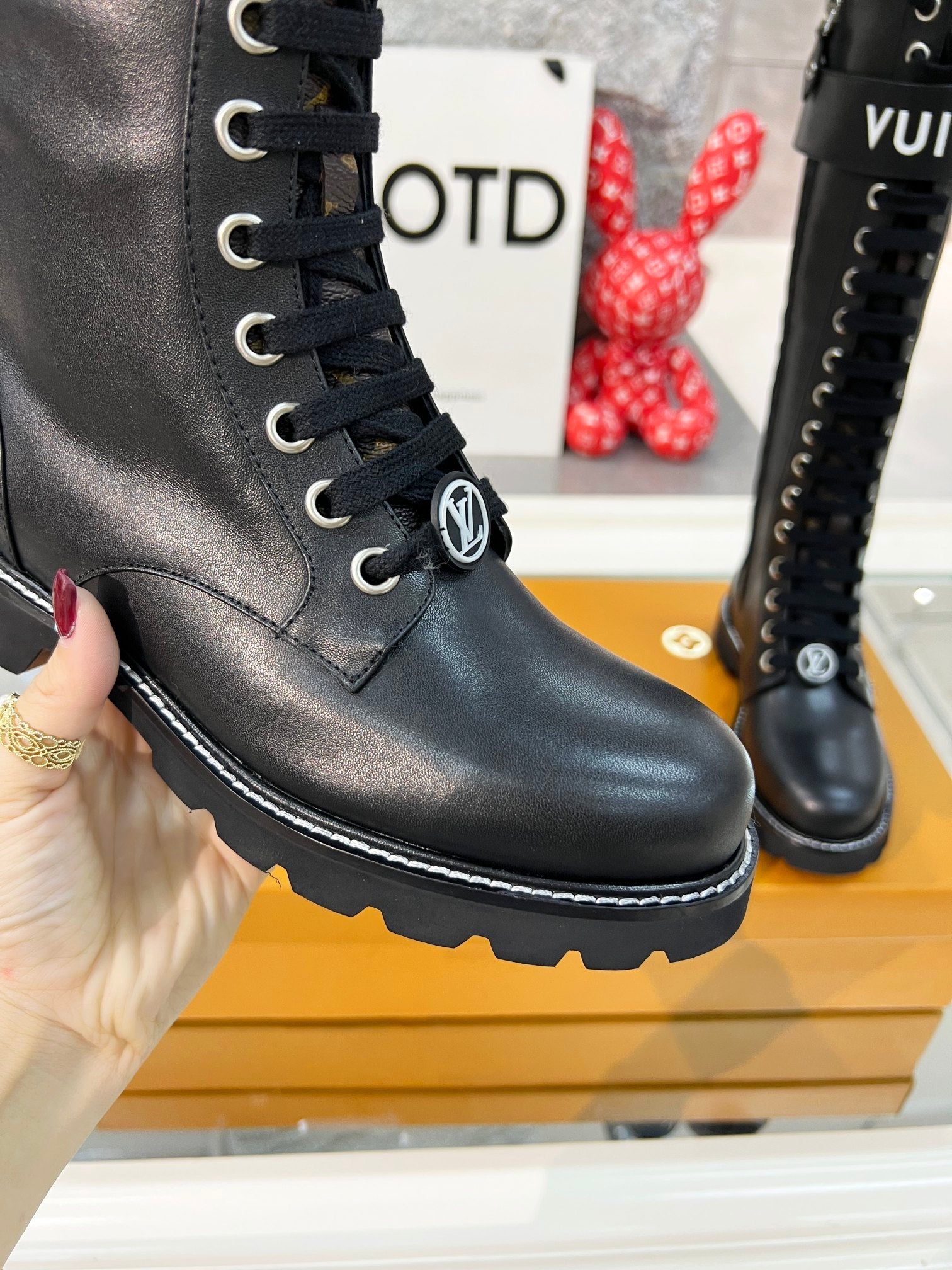 Luxury Shoes - LU-V - 488