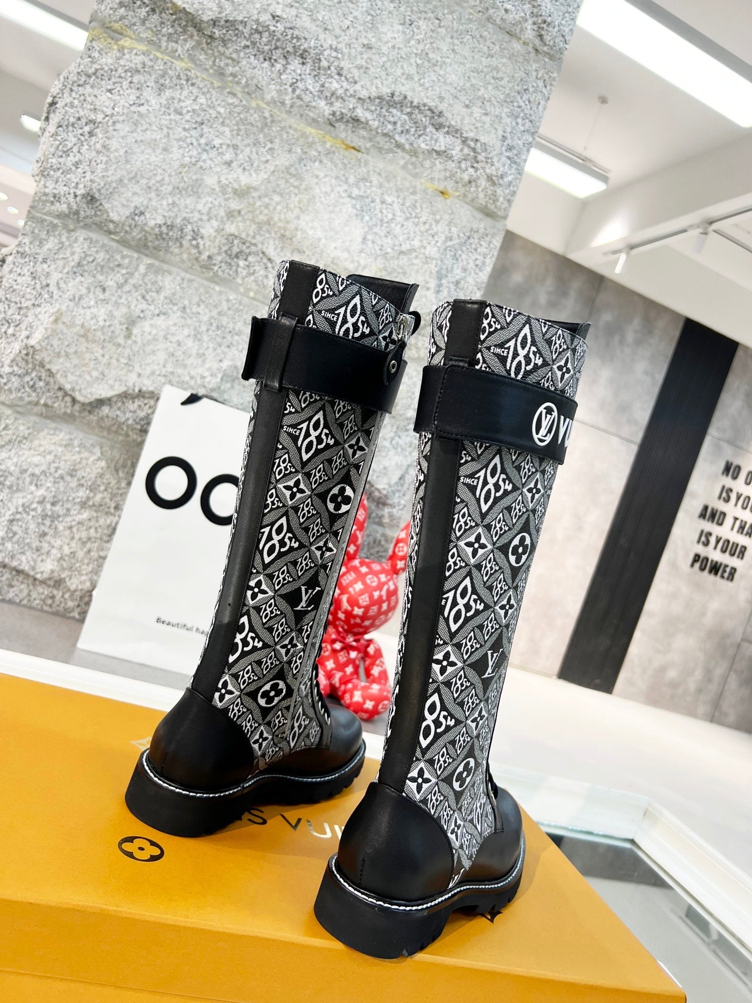 Luxury Shoes - LU-V - 489