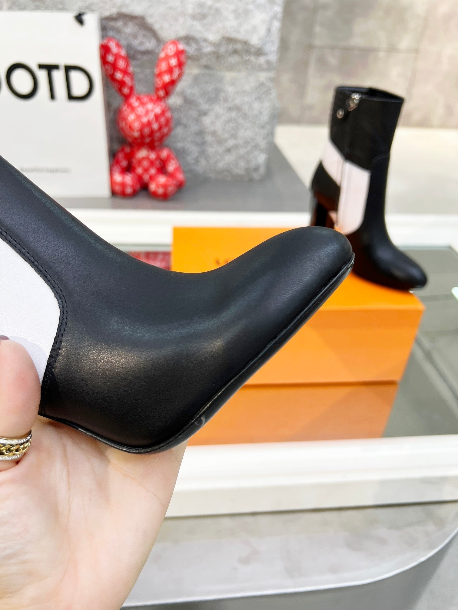 Luxury Shoes - LU-V - 511