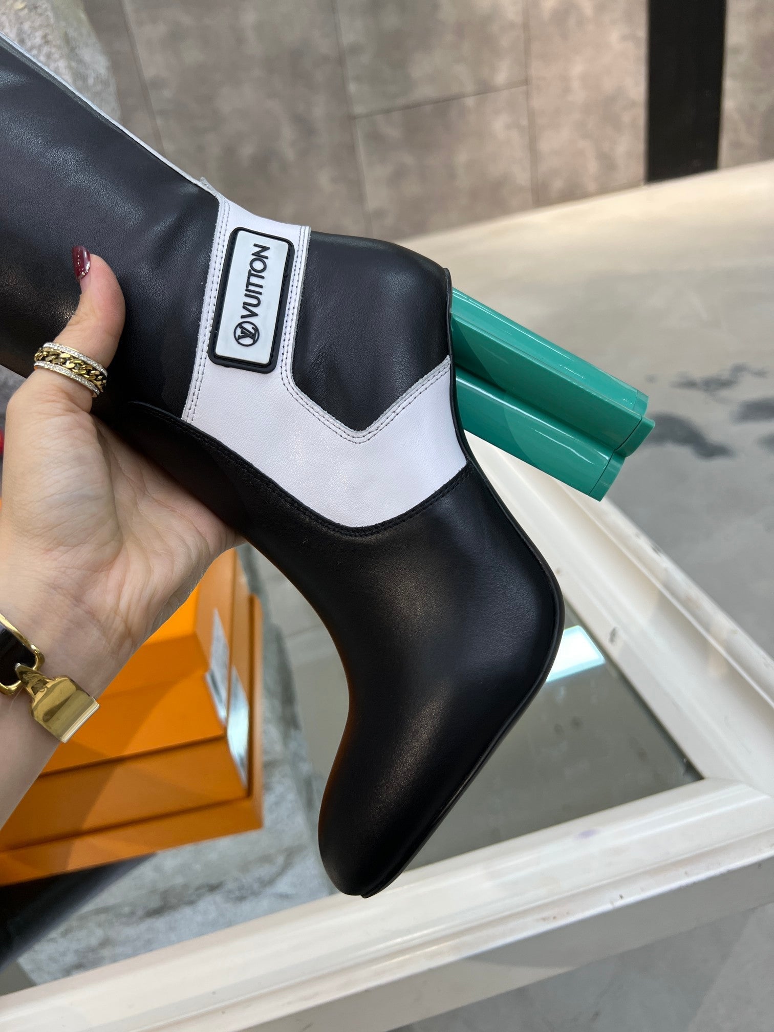 Luxury Shoes - LU-V - 505