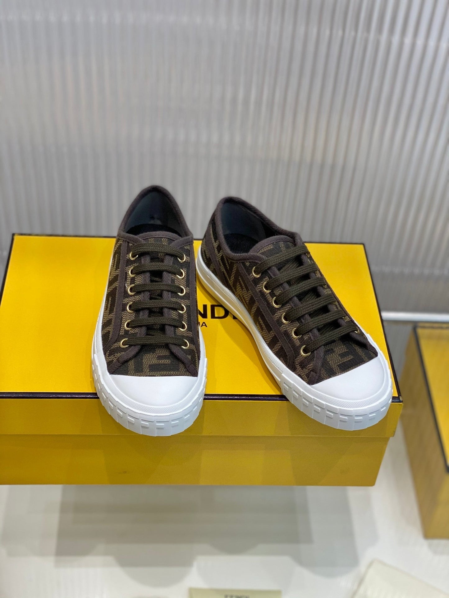 Luxury Shoes - FED - 506