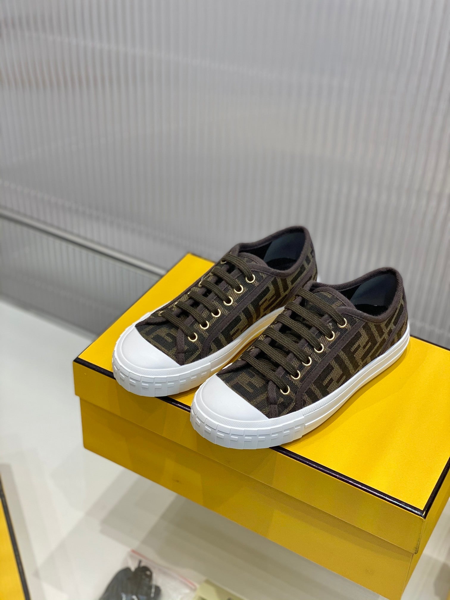 Luxury Shoes - FED - 506