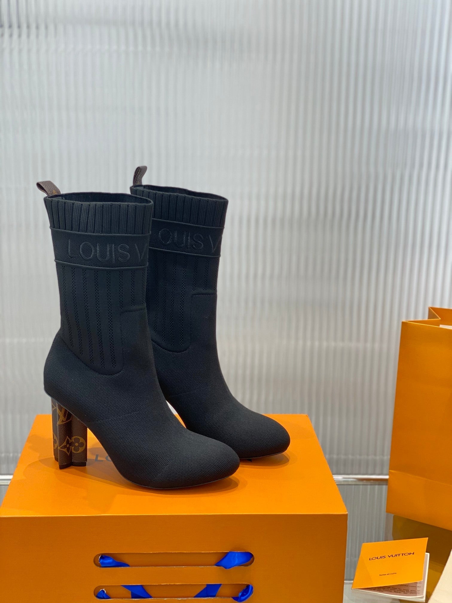 Luxury Shoes - LU-V - 1054