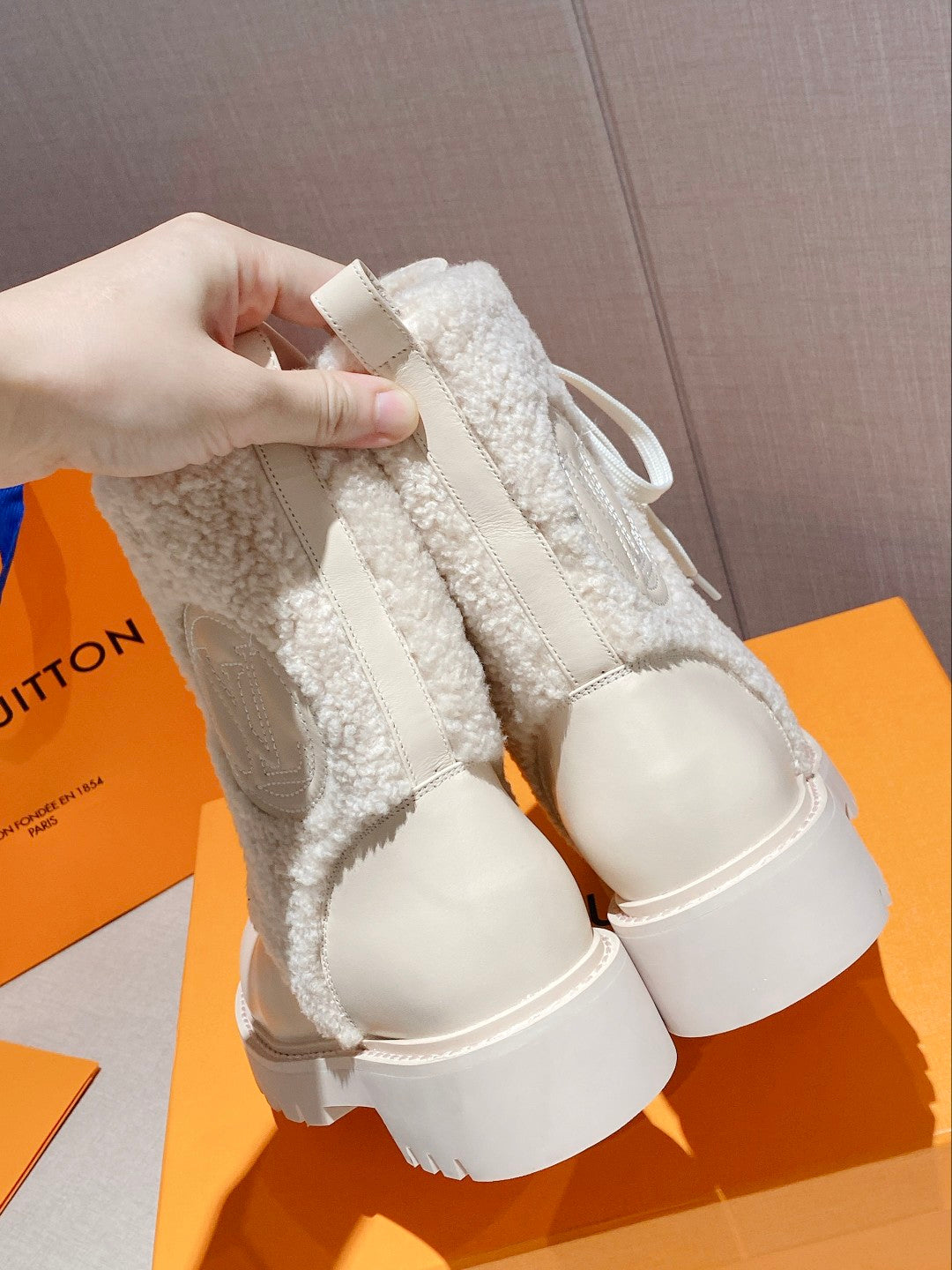 Luxury Shoes - LU-V - 617